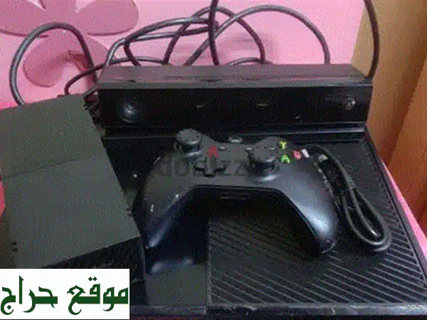 للبيع: سوني بلايستيشن 4 PS4 (حالة ممتازة) + يد تحكم أصلية - أختام المصنع سليمة!