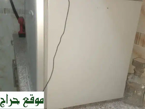 فرصة ذهبية! ثلاجة صغيرة للبيع | شبه جديدة، بحالة ممتازة | فقط 20 دينار بحريني!