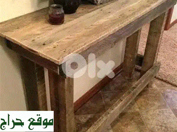 أثاث حديد وخشب: طاولات ومقاعد عصرية مخصصة | تصميم حسن شكير