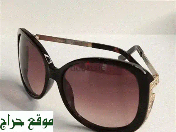 فرصة! نظارة Fendi شمسية أصلية مستعملة (نظيفة جداً) -...