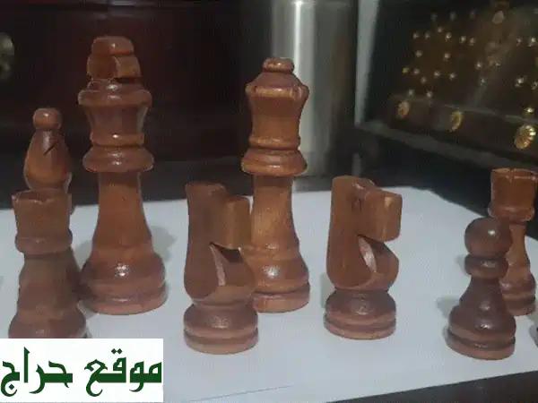 أحجار شطرنج خشبية يدوية الصنع - هدية مميزة لعشاق اللعبة!