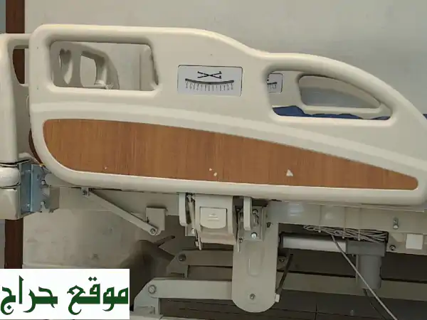 سرير طبي متعدد المواضع للبيع - راحة وعناية فائقة! (عجلات + تحكم)
