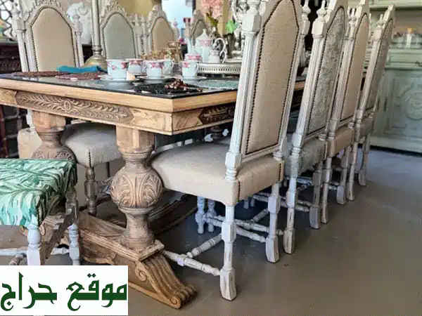 طاولة طعام فينتج بـ 10 كراسي فاخرة | لمسة أصالة ودفء لمنزلك