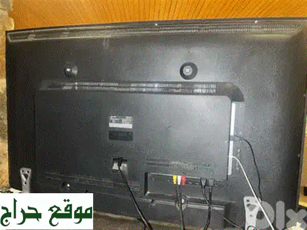تلفزيون ذكي (Smart TV) بحالة ممتازة -  سعر لا يقاوم!