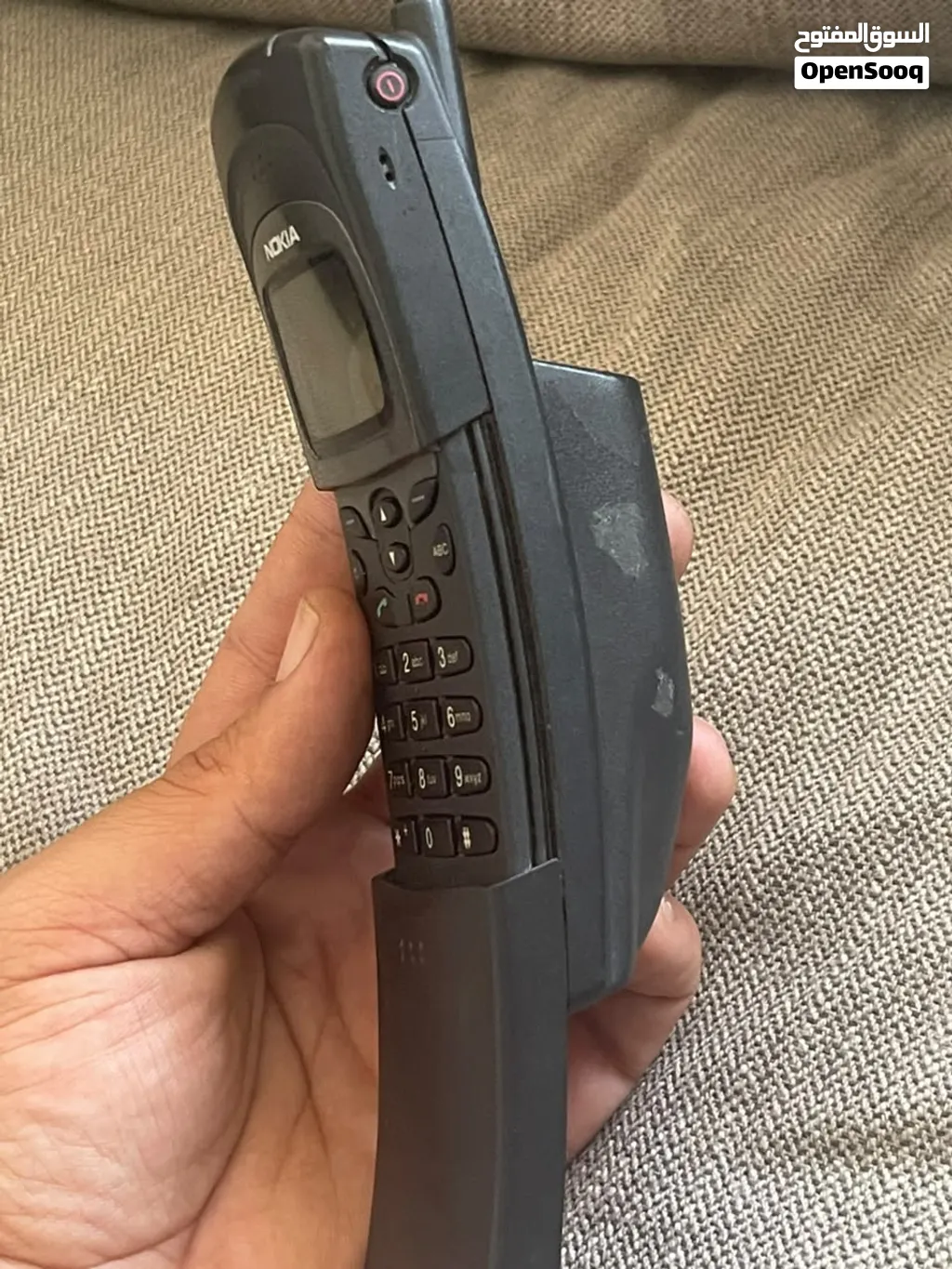 المعروف شعبياً بإسم الموزة Nokia8110 نوكيا كلاسيكي اصدار قديم جداً