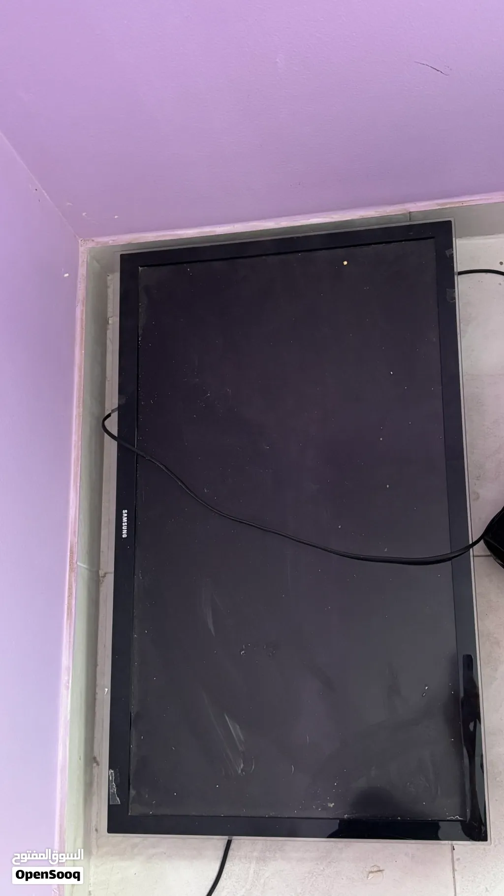 للبيع تلفزيون سامسونج32 بوصه مستعمل شي بسيط ونظيف وقابل بشي بسيط