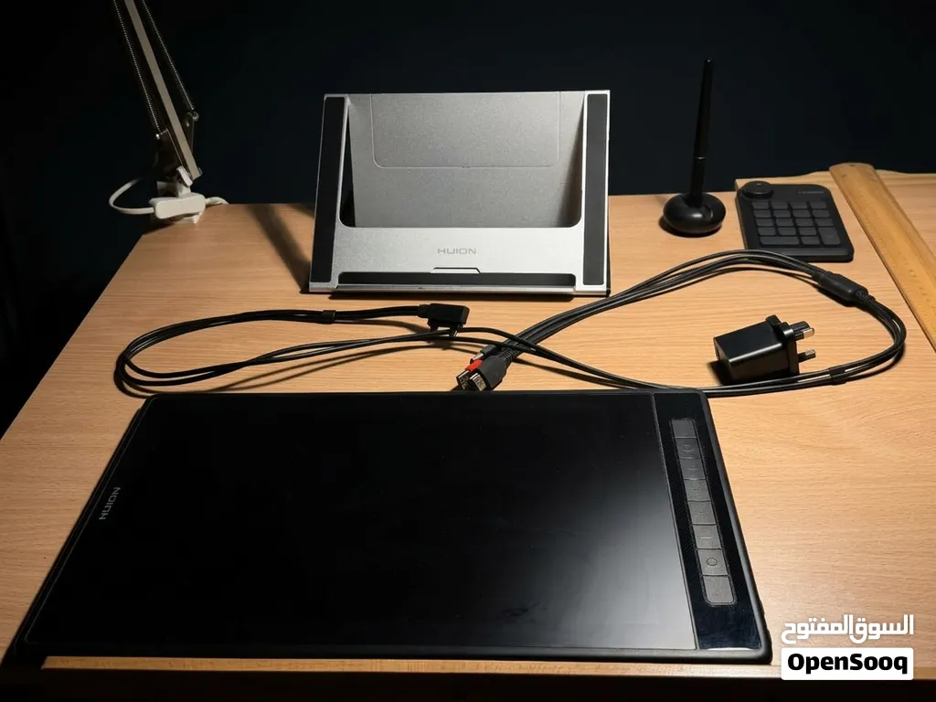 Huion Kamvas 13 — تابلت رسم بشاشة