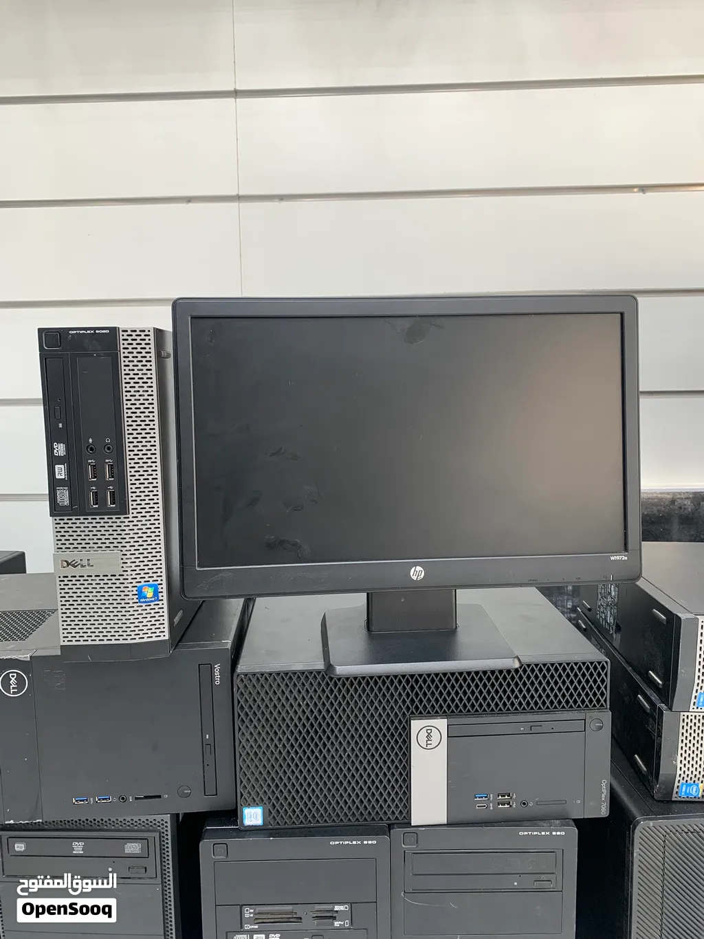Core i7 dell pc with 20 inch monitor ram 8 gb ssd 120 gb 500 gb hdd mouse and keyboard full set