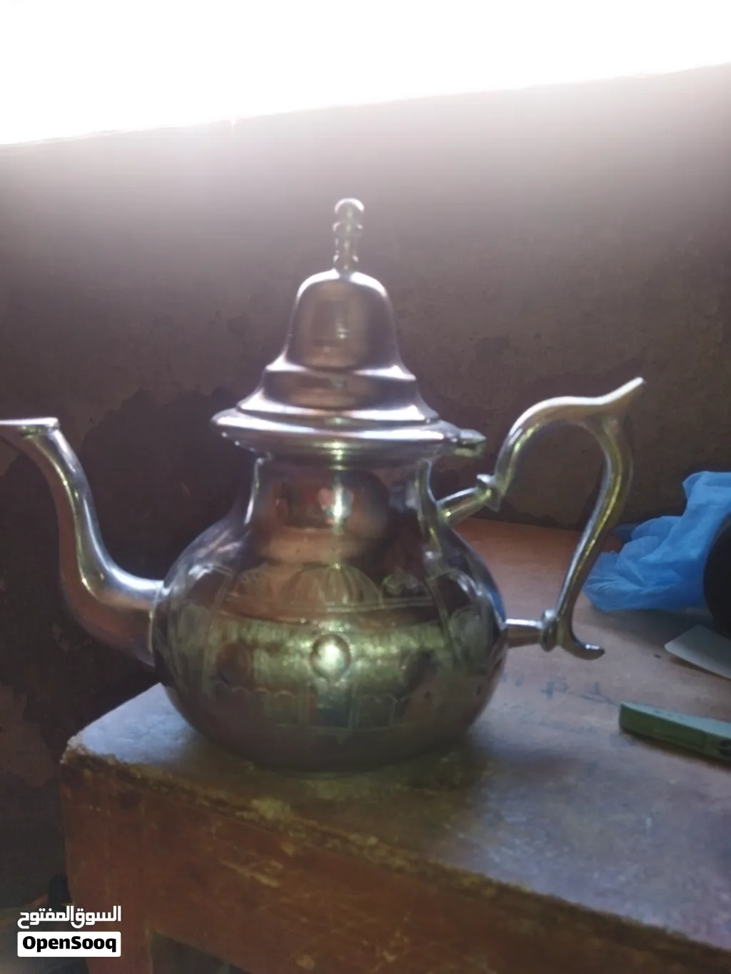براد شاي منكوش عليه وقديم