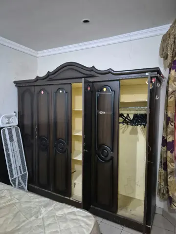 دولاب وسرير وتسريحة وطاولة طعام للبيع في الفحيحيل، سوق صباح، شارع 29. 4