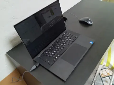 لابتوب من dell أبيع لأنني بحاجة لمبلغ معين ضروري 4