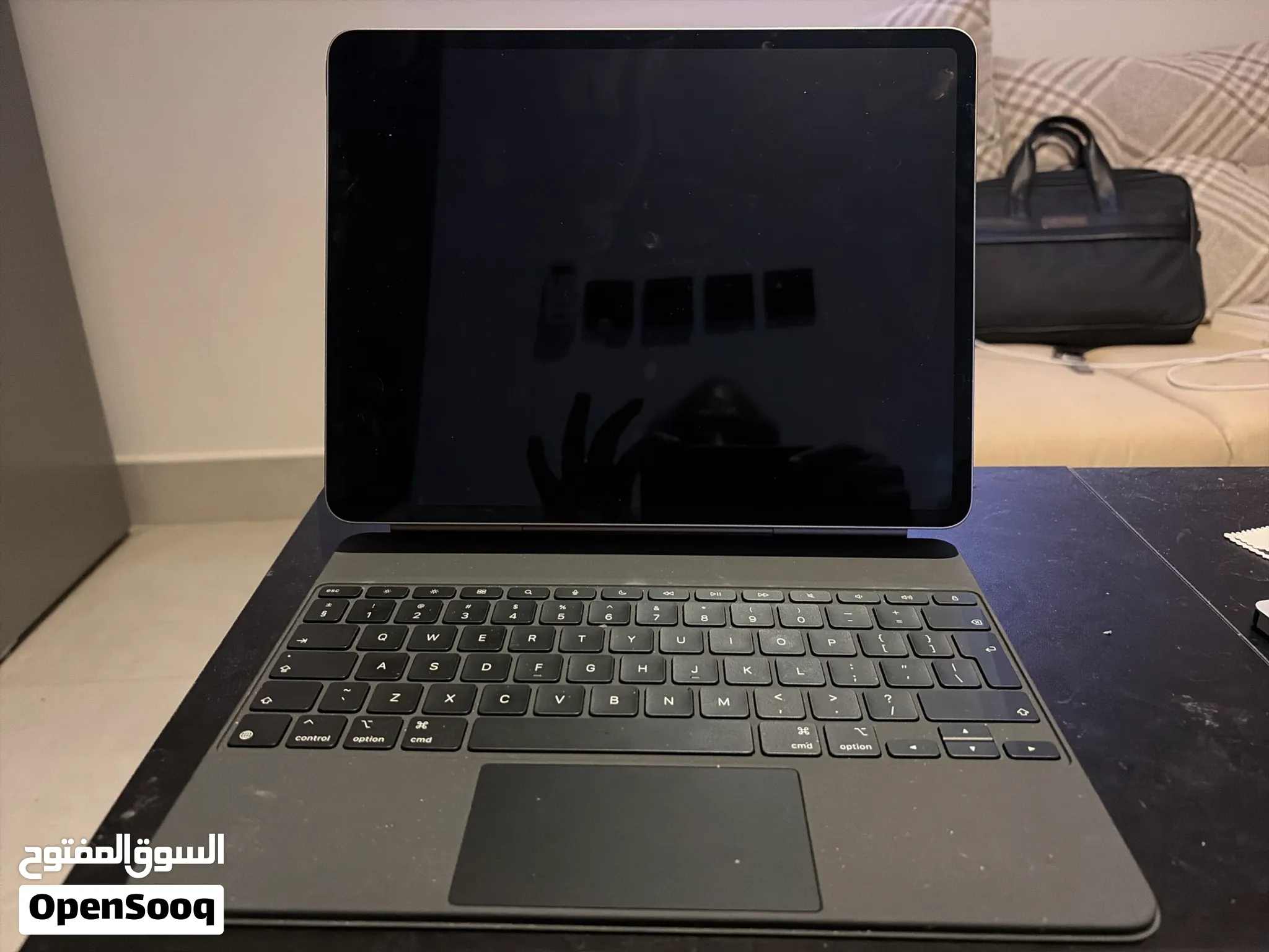 iPad Air 13-inch M4 (2026) 128GB Wi-Fi + Magic Keyboard – Like New, AppleCare+