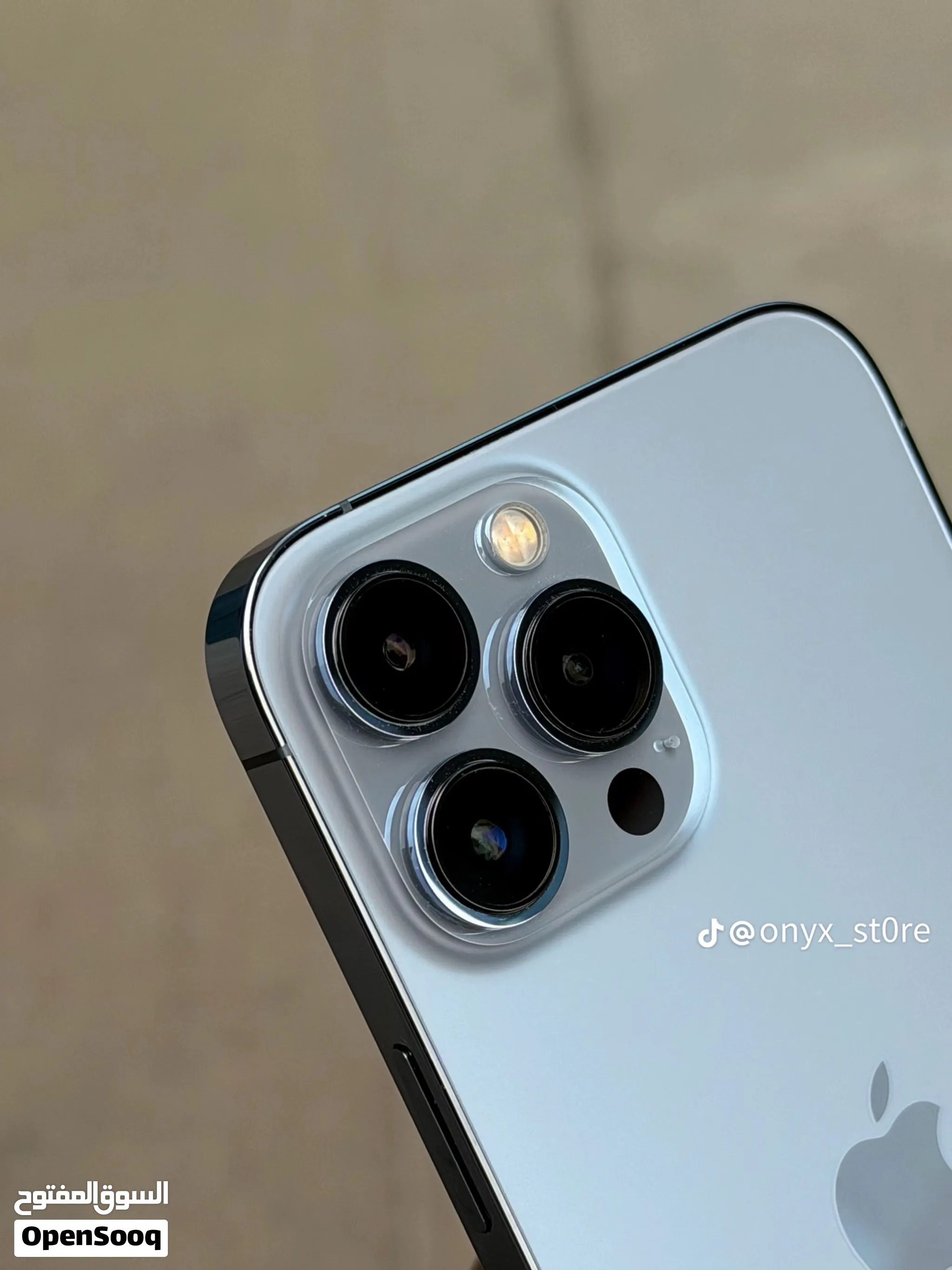 iPhone 13 Pro Max 256GB – أزرق فاتح، حالة ممتازة