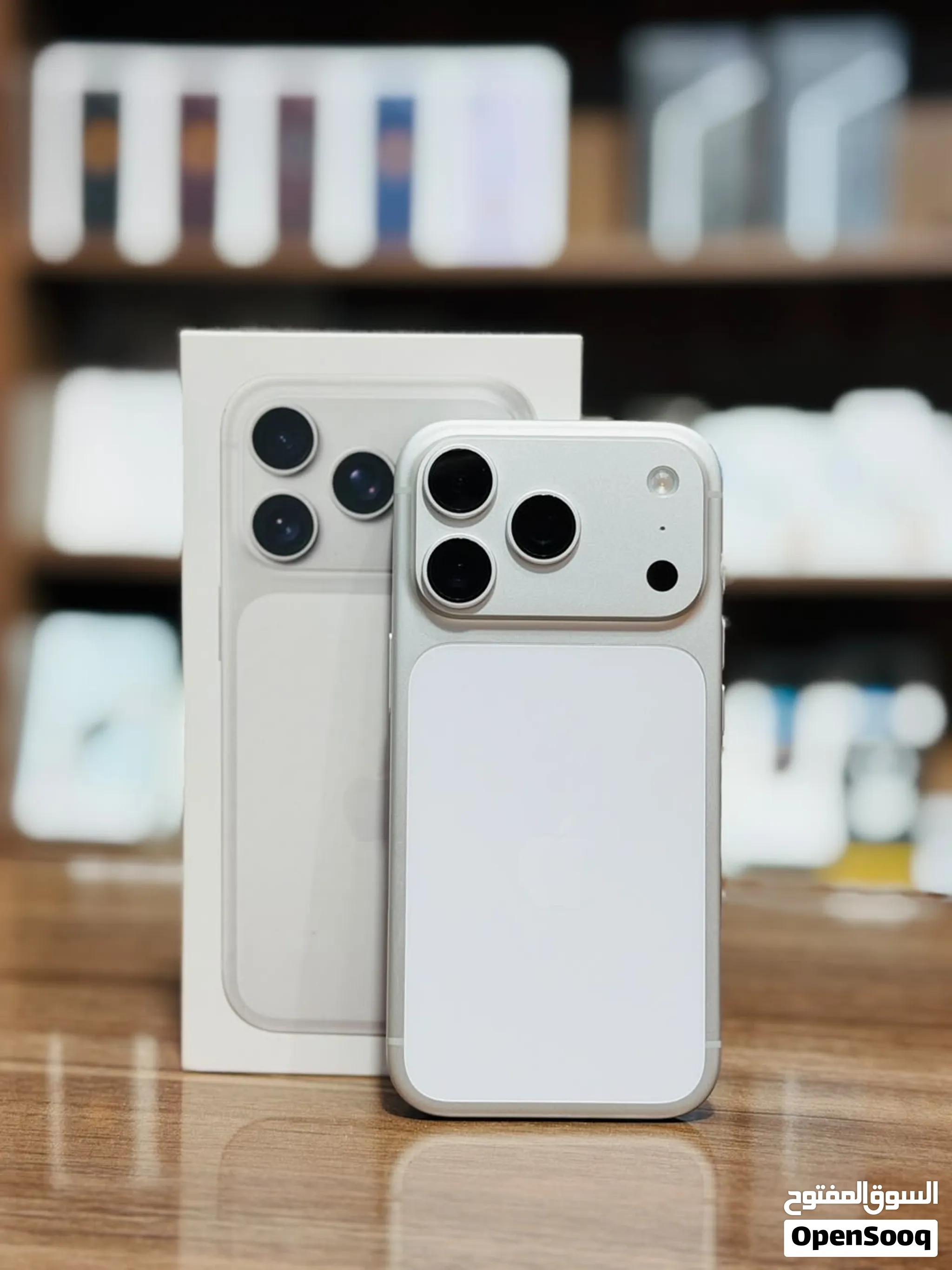 iPhone 17 pro max 256 نسخة الشرق الأوسط فضي