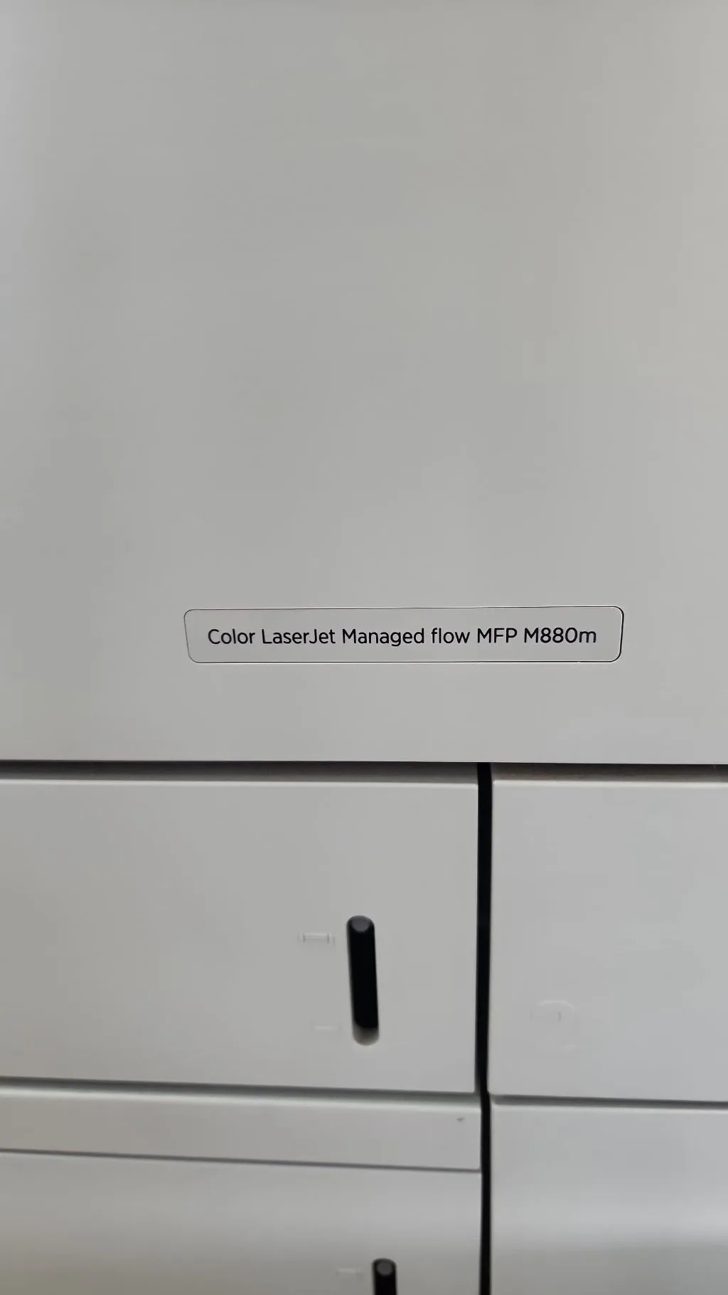 للبيع طابعة HP لايزر ملونة احترافية الماركة HP الموديل Color LaserJet Managed Flow MFP M880m السعر 3500 درهم فقط تعمل بشكل ممتاز بحالة جيدة