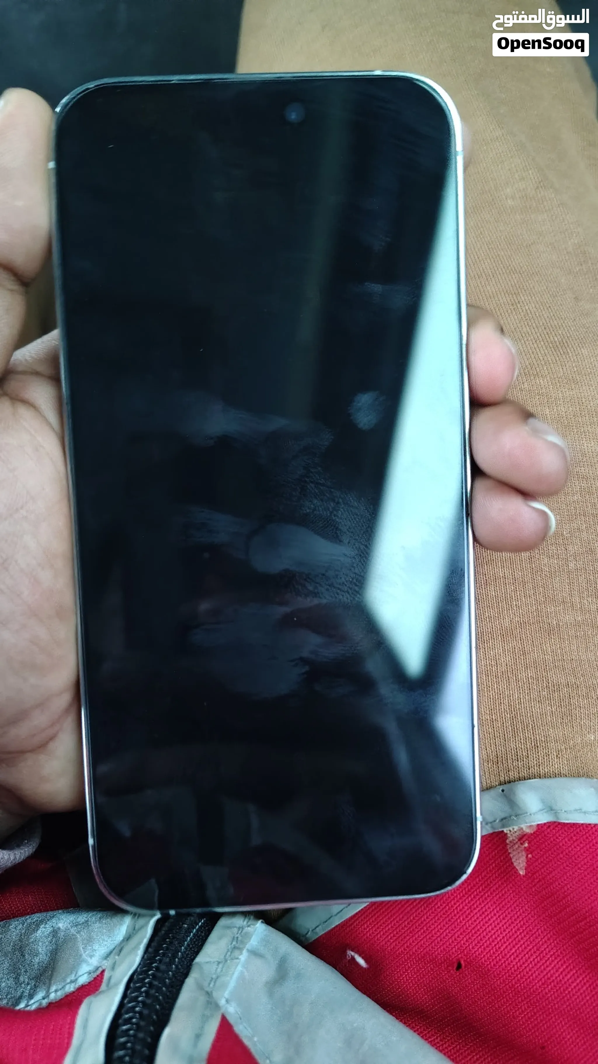 phone is good no any screeches in the phone no have box only have charger original