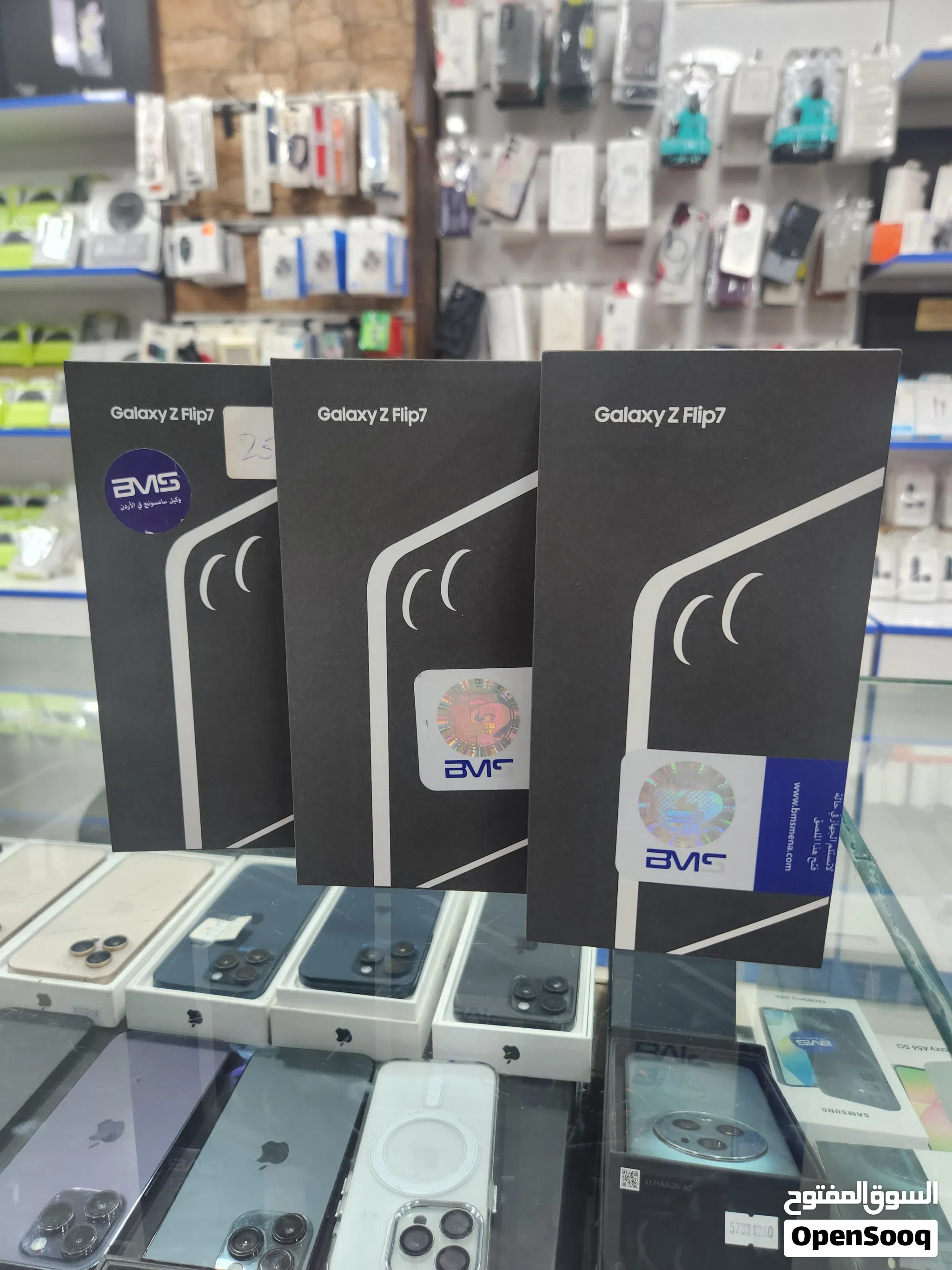Samsung Z Flip7 جديد كفالة الوكيل الرسمي بالأردن بسعر مميز جدًا