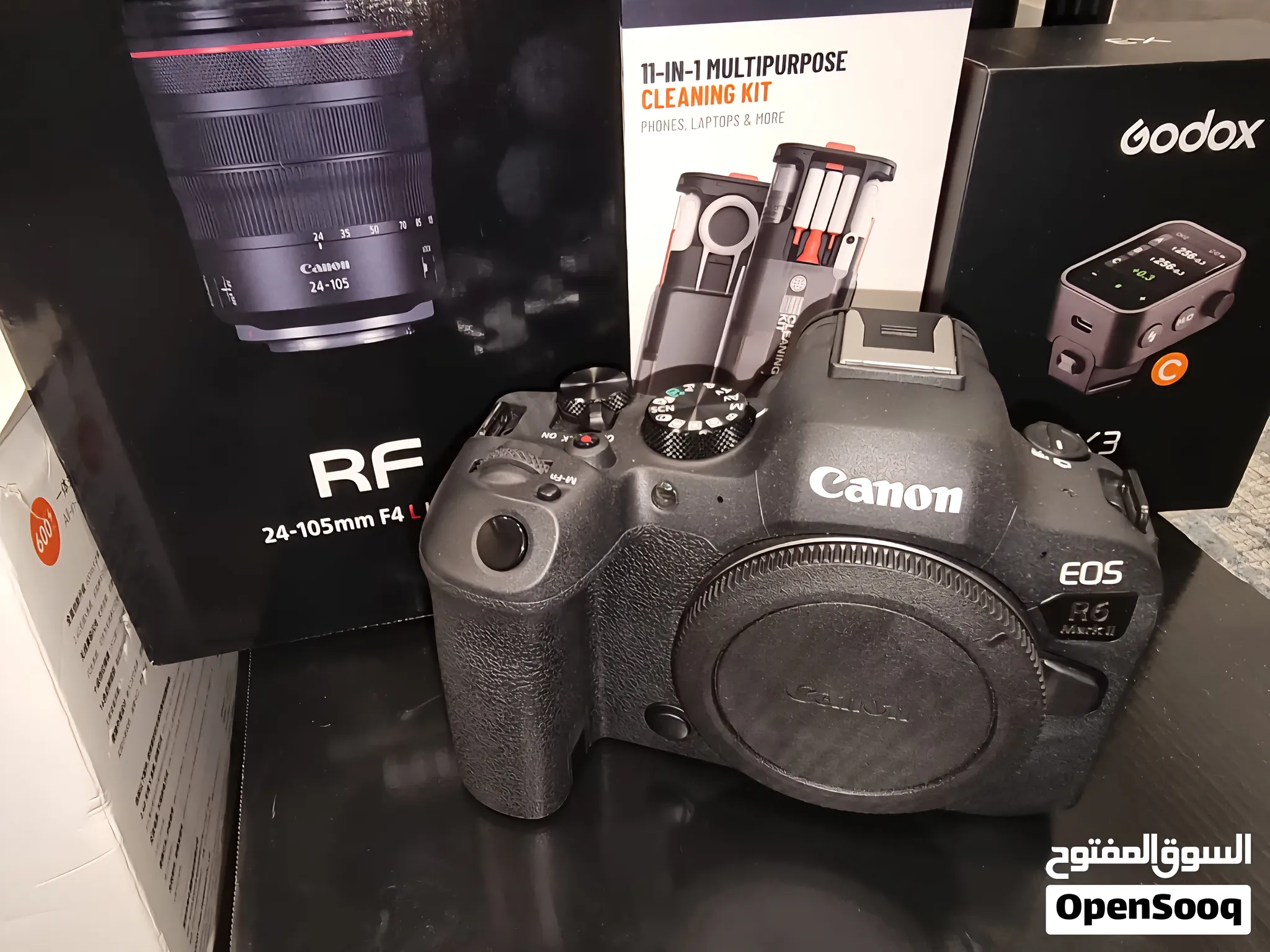 استوديو تصوير متكامل 10 قطع (Canon R6 Mark II مع عدسة + إضاءة احترافية) - بحالة الوكالة وتحت الضمان