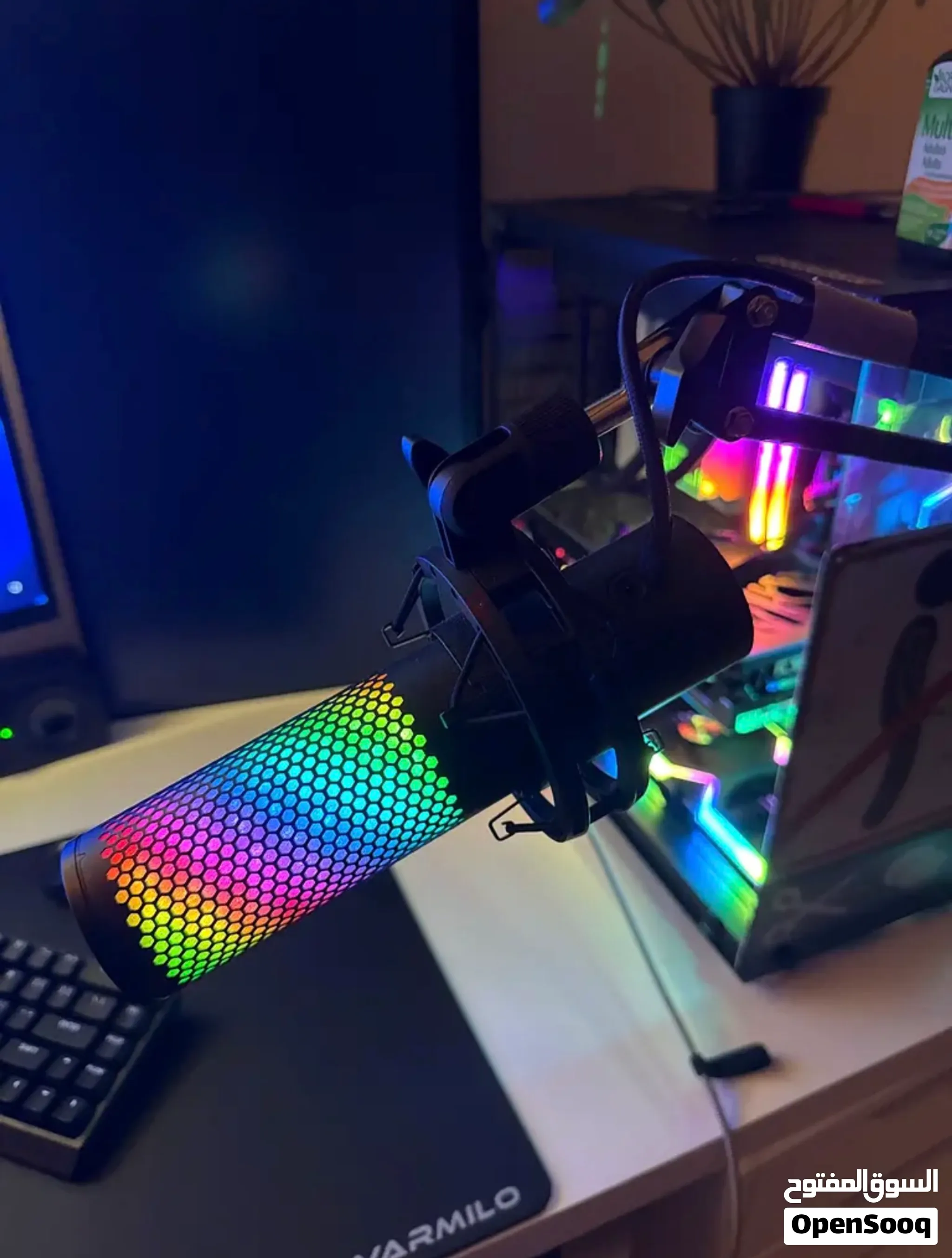hyperx quadcast 2s with the stand