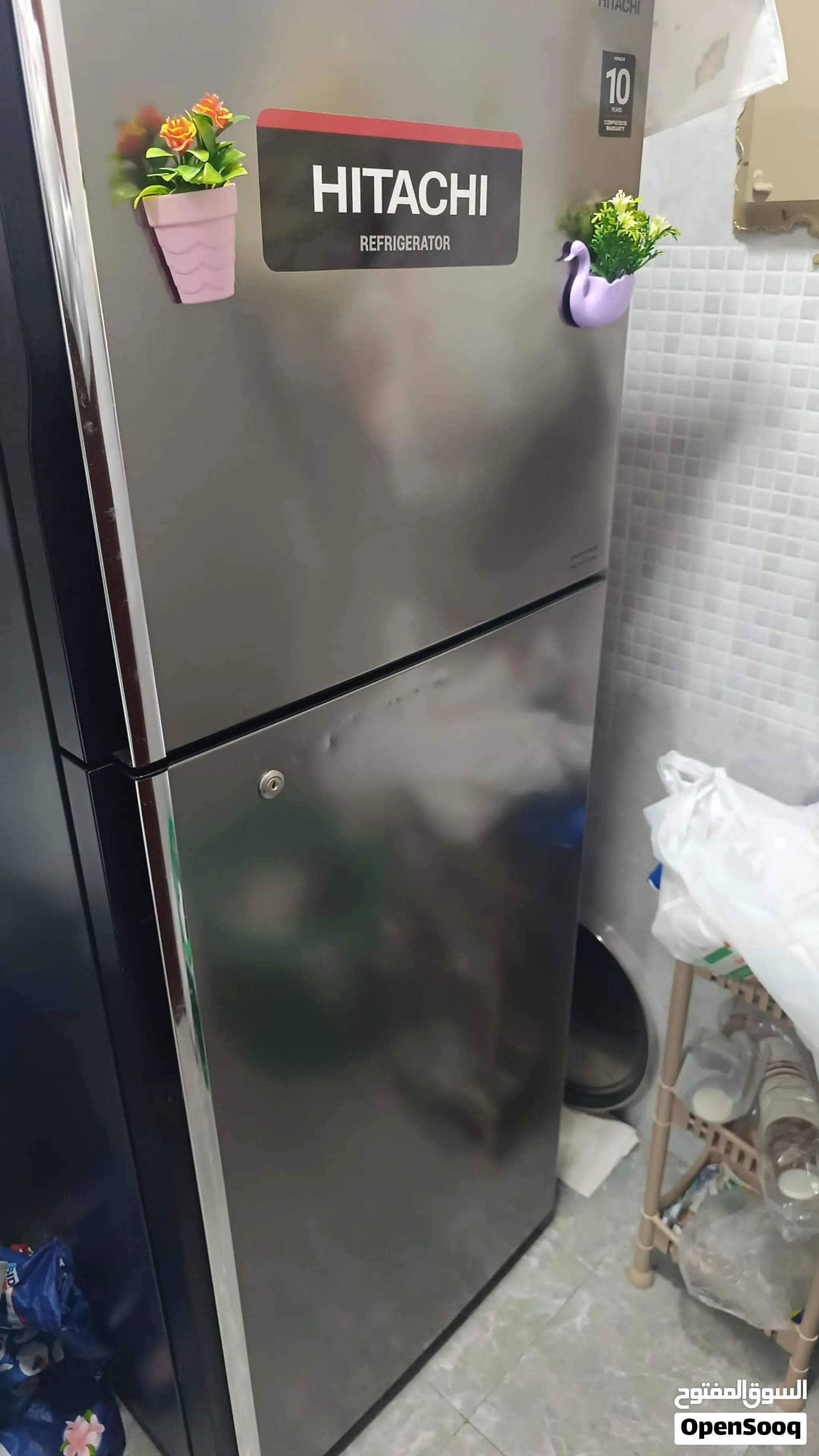 ثلاجة هيتاشي ، 405 لتر ، حالة ممتازة جدا، المالك الاول،بابين Hitachi refrigerator, 405 litres, in ex