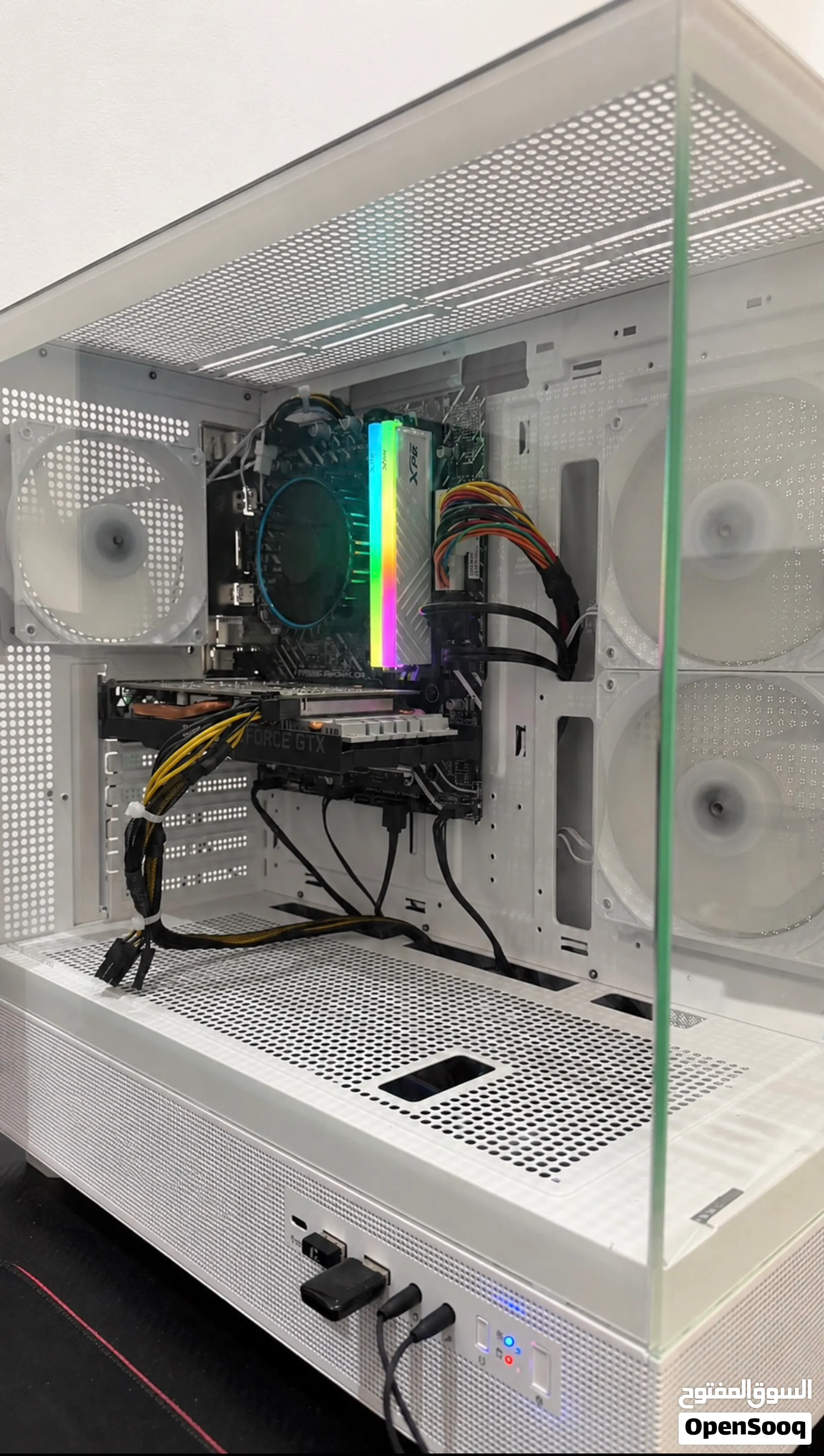 PC GAMING للبيع استخدام نظيف بي سي قيمنق شغال، السعر قابل للتفاوض