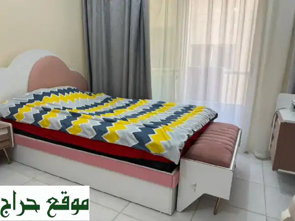 متوفر سرير للإيجار في العين  الجاهلي جانب مطعم اليحر، خلف مستشفى العين التخصصي. السكن داخل استوديو ...