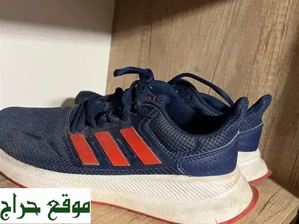 حذاء رجالي أنيق ومريح بحالة ممتازة – بسعر 7$ فقط! | لا تفوت الفرصة