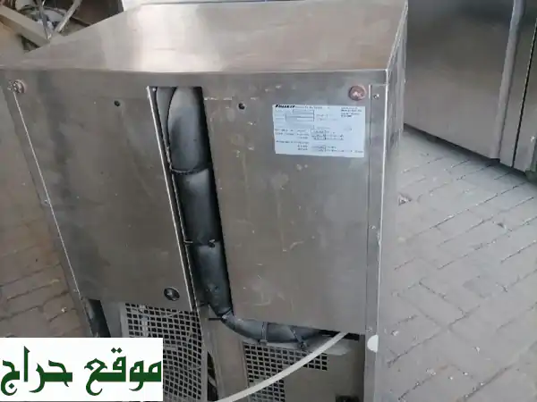 فرصة ذهبية: آيس ميكر إيطالي 70 كجم بحالة ممتازة - مثالي للمطاعم، الكافيهات، الأسماك والعصائر!