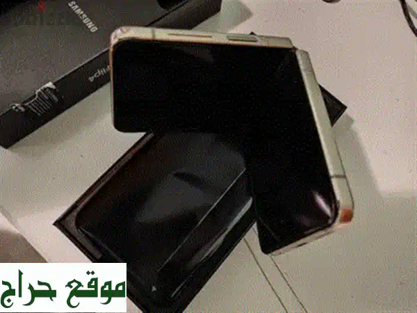 Samsung GALAXY Z FOLD55 G (12 GB) 3
