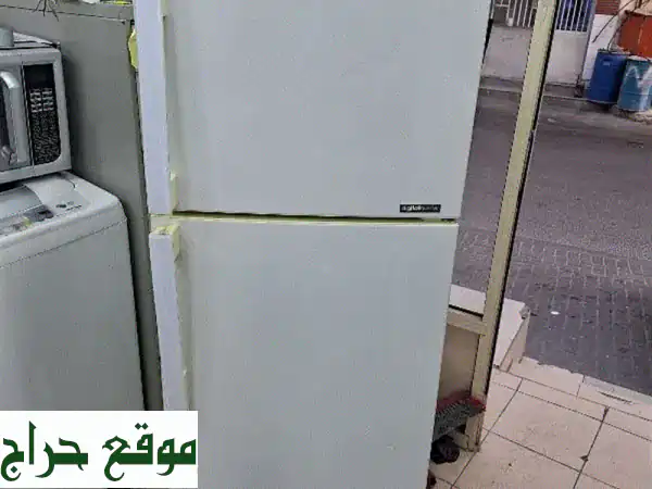 ثلاجة سامسونج إنفرتر للبيع: متوسطة الحجم، حالة ممتازة، توفير للطاقة!