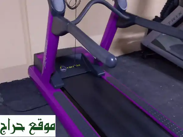 جهاز مشي Life Fitness CLST (120V) بحالة ممتازة | استثمر في لياقتك اليوم 3