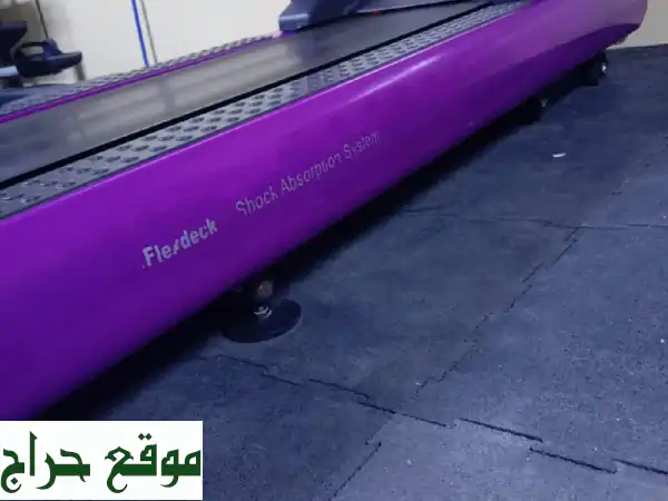 جهاز مشي Life Fitness CLST (120V) بحالة ممتازة | استثمر في لياقتك اليوم 4