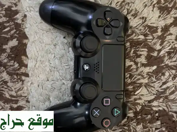 بلايستيشن 4 بحالة ممتازة جداً - يد تحكم أصلية | أختام المصنع سليمة 💯 4