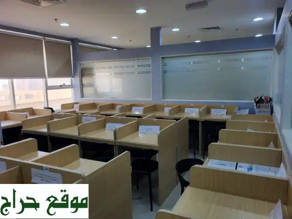 انطلق بمهنتك! 🚀 مكاتب للإيجار بالشارقة (بارتشن واعتبارية) | لرخصة المقاولات الفئة 5 | المصلى | 400 درهم شامل كل الخدمات! 3