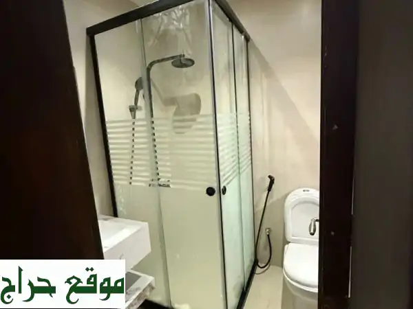 تصميم وتفصيل استثنائي: مغاسل، مرايات، حواجز شاور مخصصة لمنزلك! 2