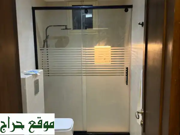 تصميم وتفصيل استثنائي: مغاسل، مرايات، حواجز شاور مخصصة لمنزلك!