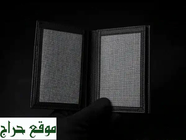 أناقة لا تضاهى: محفظة جلد طبيعي أصلي 25$ - مثالية للسفر وتذاكرك! 3