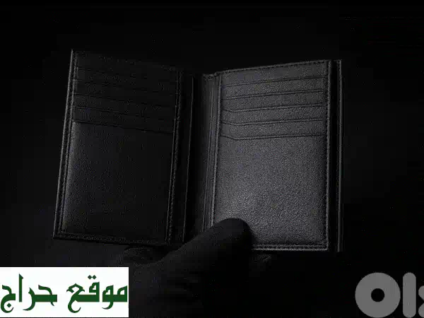 أناقة لا تضاهى: محفظة جلد طبيعي أصلي 25$ - مثالية للسفر وتذاكرك! 2