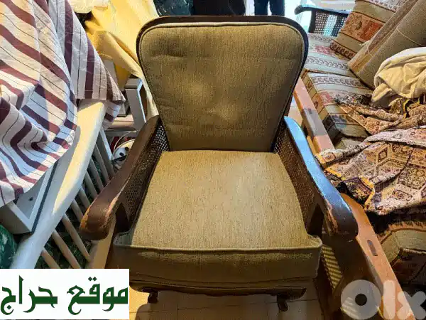 أضف لمسة فخامة لمنزلك: طقم صالون كنبايا فاخر | كنب 3 مقاعد و 3 كراسي مفردة (أثاث راقٍ) 4