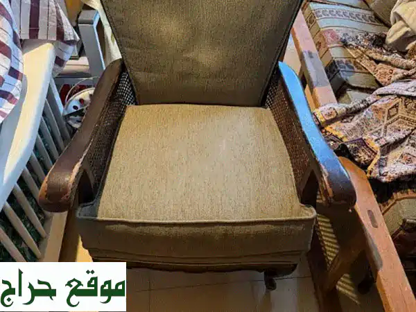 أضف لمسة فخامة لمنزلك: طقم صالون كنبايا فاخر | كنب 3 مقاعد و 3 كراسي مفردة (أثاث راقٍ) 3