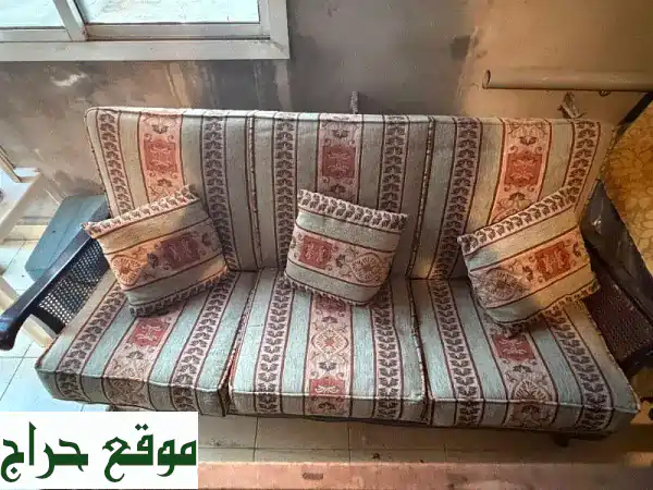 أضف لمسة فخامة لمنزلك: طقم صالون كنبايا فاخر | كنب 3 مقاعد و 3 كراسي مفردة (أثاث راقٍ) 2