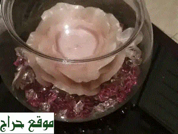 اقتنِ التاريخ والجمال: طاولة وفازة أثرية نادرة بحالة ممتازة (للبيع منفصلين) 2