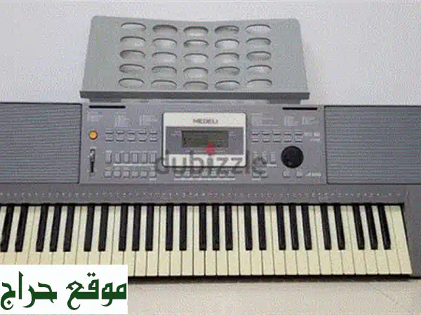 Key board with stand for sale 2