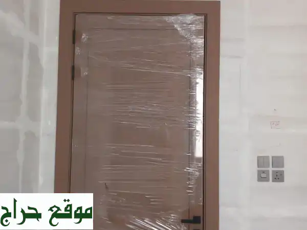 أبواب WPC ضد الماء: أناقة، عزل، ومتانة. بديل الخشب الأذكى! 2
