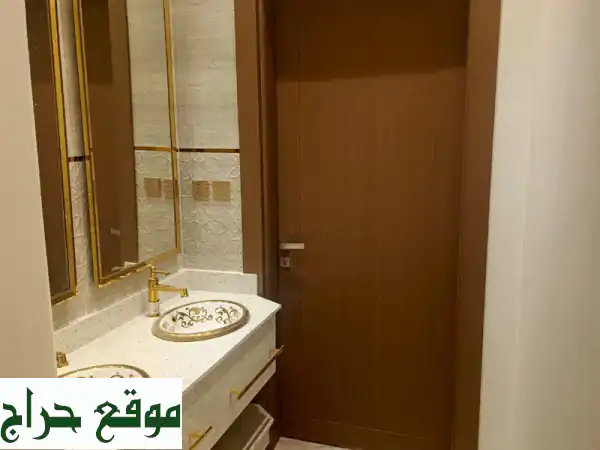 أبواب WPC ضد الماء: أناقة، عزل، ومتانة. بديل الخشب الأذكى! 3