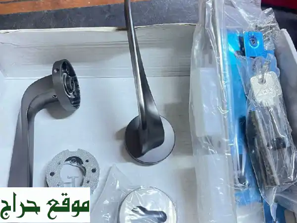 فرصة ذهبية لتجار الجملة: 300 طقم قبضات أبواب ممتازة و350 كالون ميكس – جاهزة للتسليم الفوري! 2