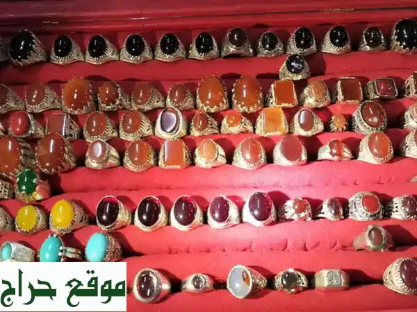للبيع خواتم بحالة ممتازة وأحجار كريمة العدد تقريبا 80 البيع كامل العدد مع البوكس 3