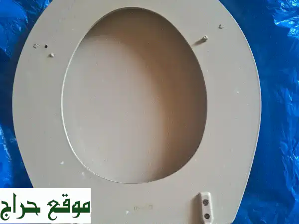 فرصة لا تُعوّض! غطاء كرسي حمام خشبي بيج مستعمل – أناقة وراحة لحمامك بسعر مميز! 2