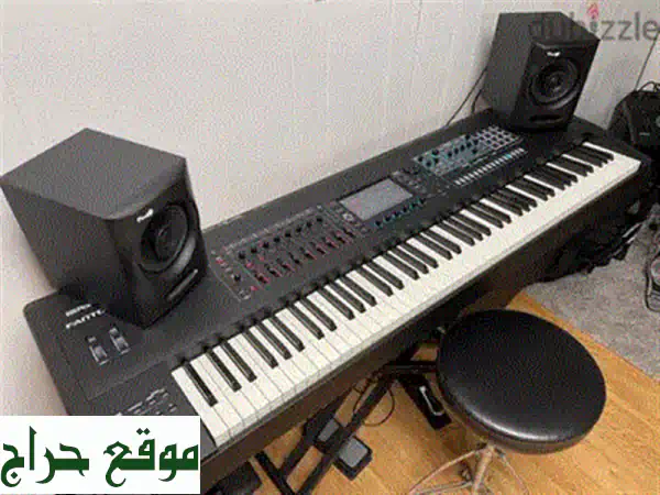 Kurzweil K2700 Synthesizer