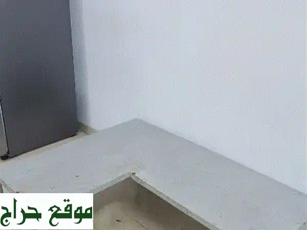 فرصة لا تفوت: طاولتان أنيقتان للبيع بحالة ممتازة – أثاث منزلي عملي وجميل 2